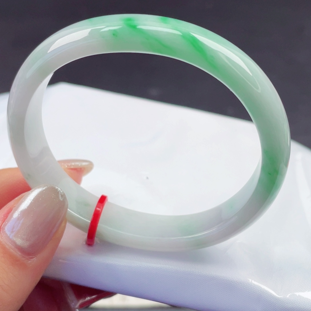 翡翠未镶嵌手镯54贵妃