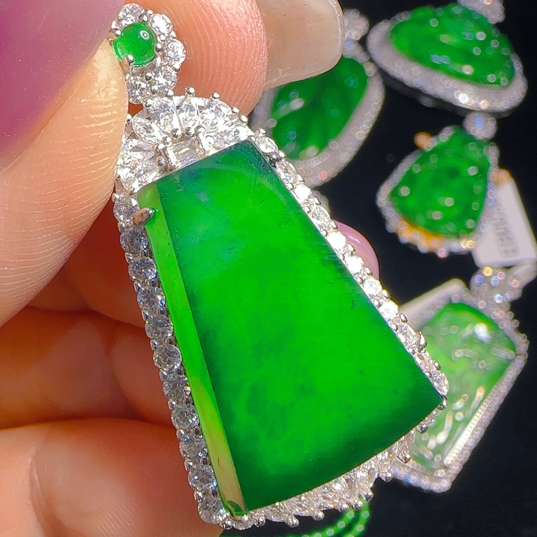 翡翠吊坠(赠链)银S925镶嵌