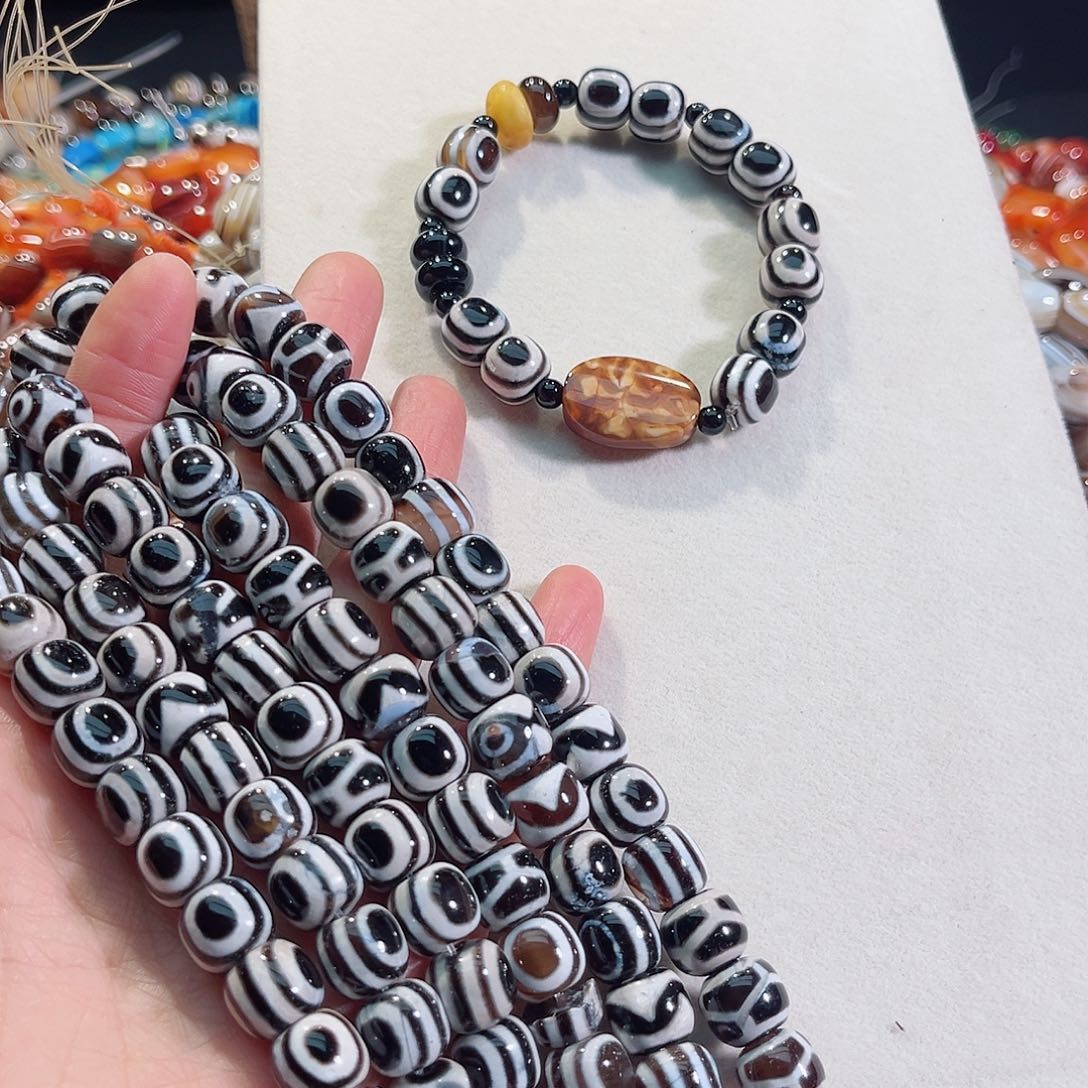 玛瑙/玉髓未镶嵌珠宝半成品10✖️10mm板眼蚕丝玛瑙天珠一条