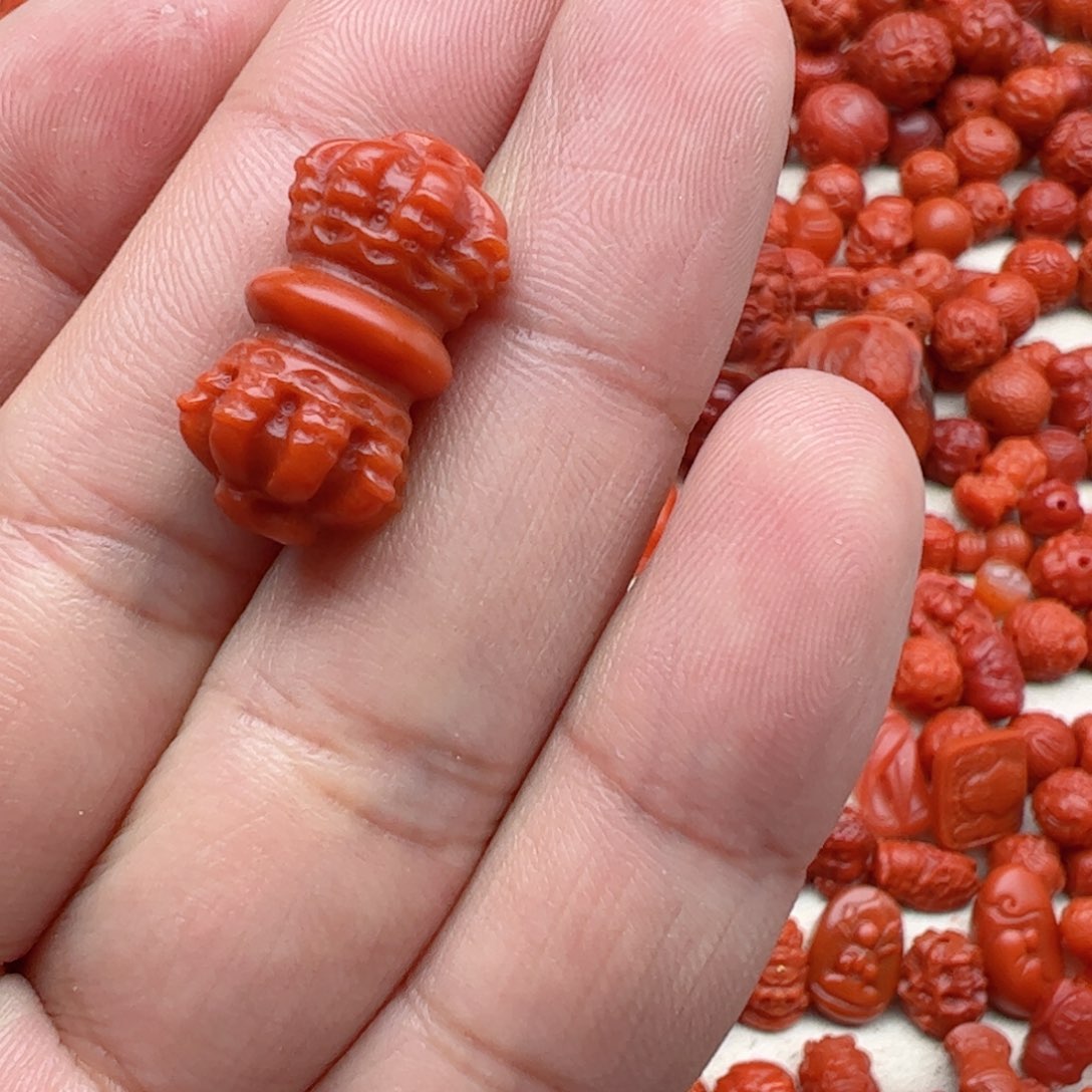 南红玛瑙配饰未镶嵌