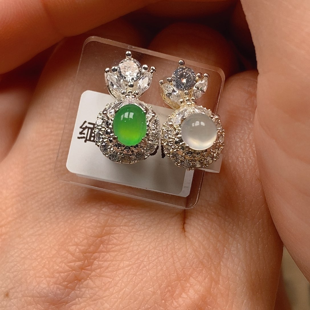 翡翠颈饰未镶嵌翡翠蛋面