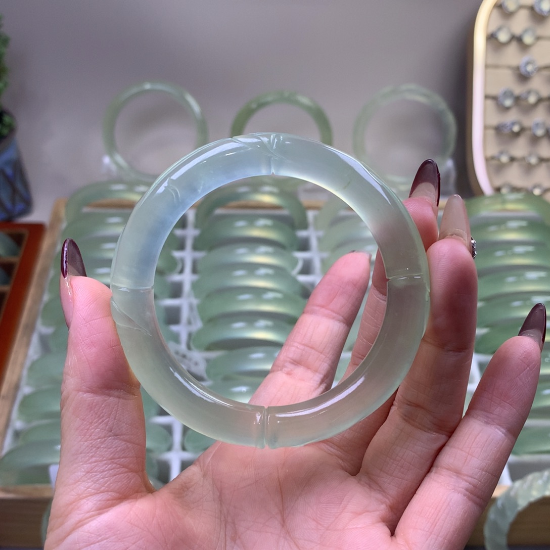 蛇纹石玉手镯未镶嵌