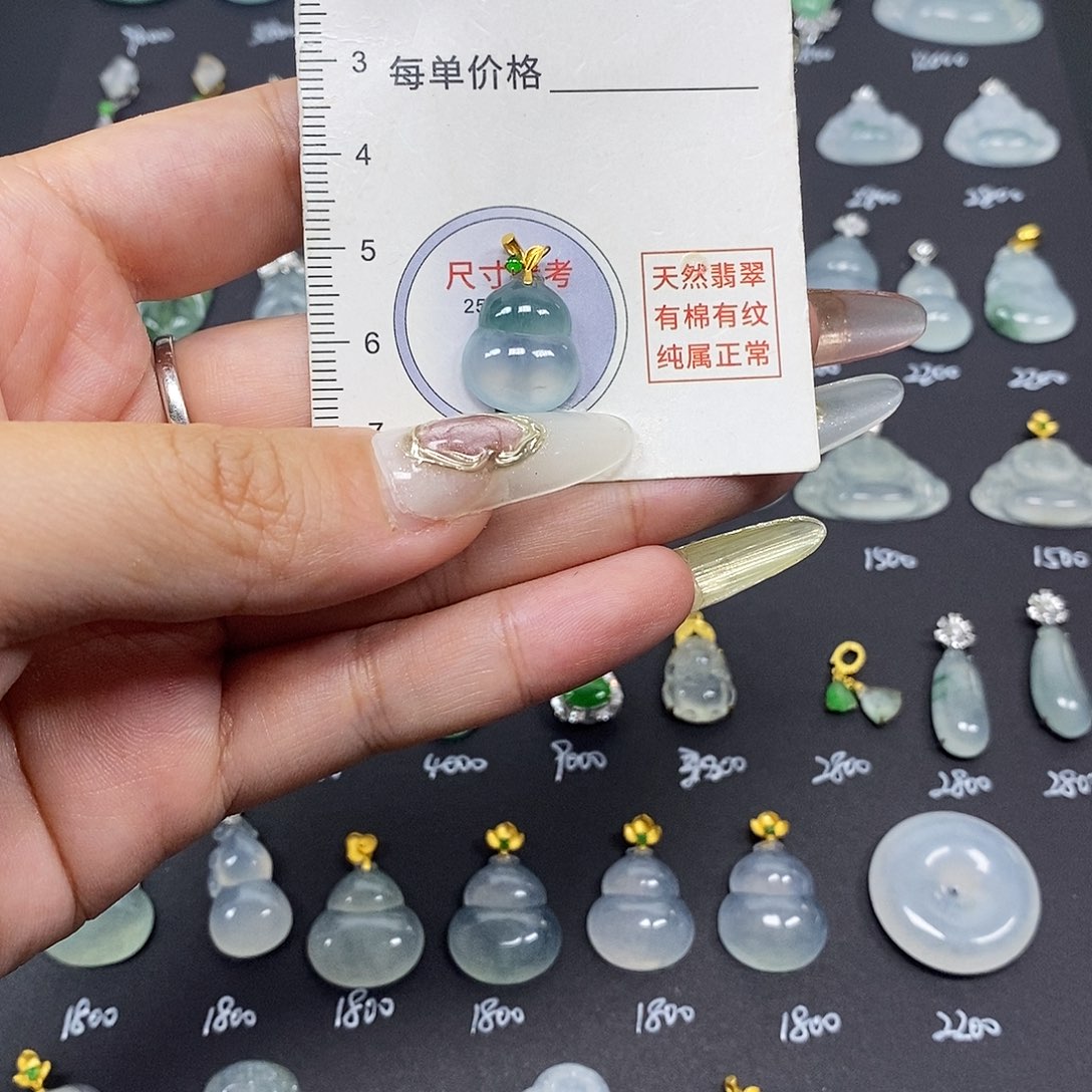 丫***吖翡翠18K金镶嵌颈饰