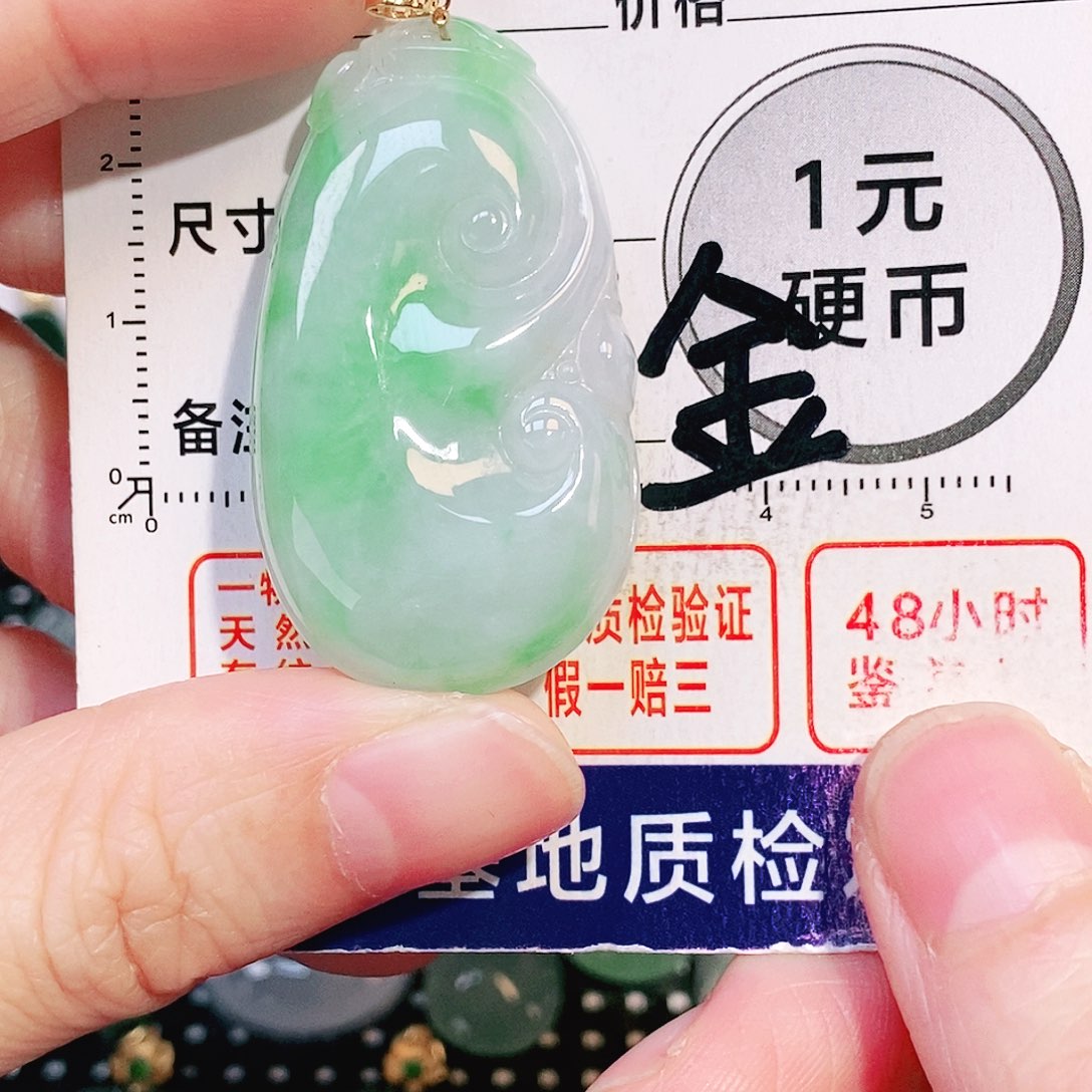 翡翠18K金镶嵌颈饰