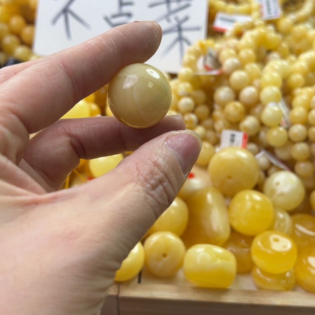 琥珀珠宝奇石未镶嵌