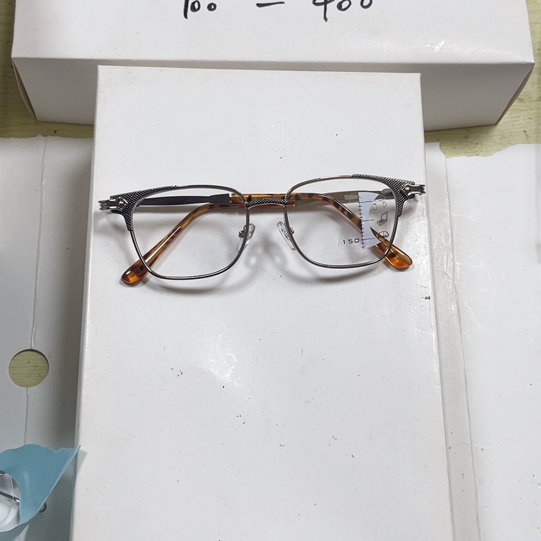 150的 银色变焦。   