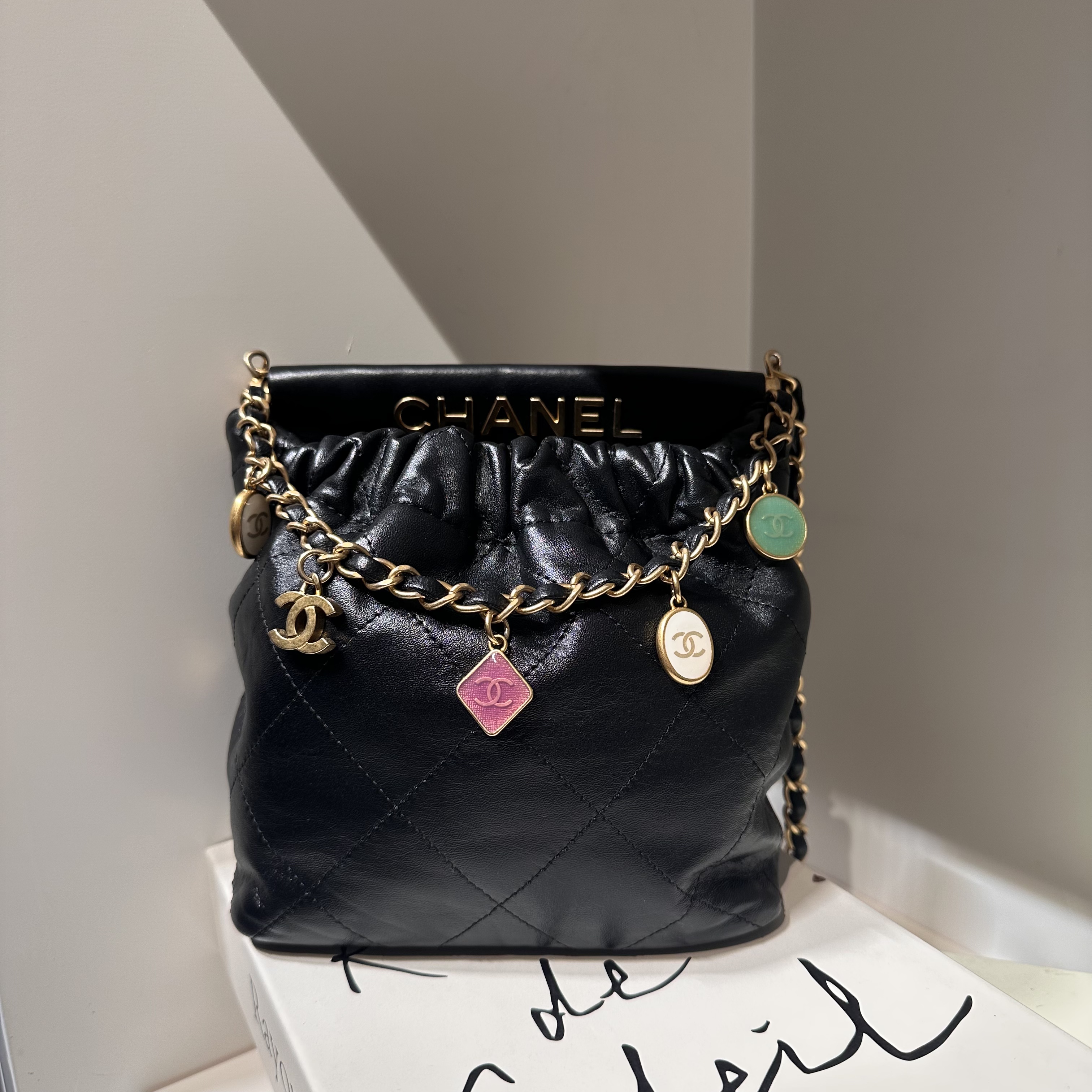 99新 Chanel/香奈儿 HIHI/23P黑金珐琅链条羊皮福袋托特包