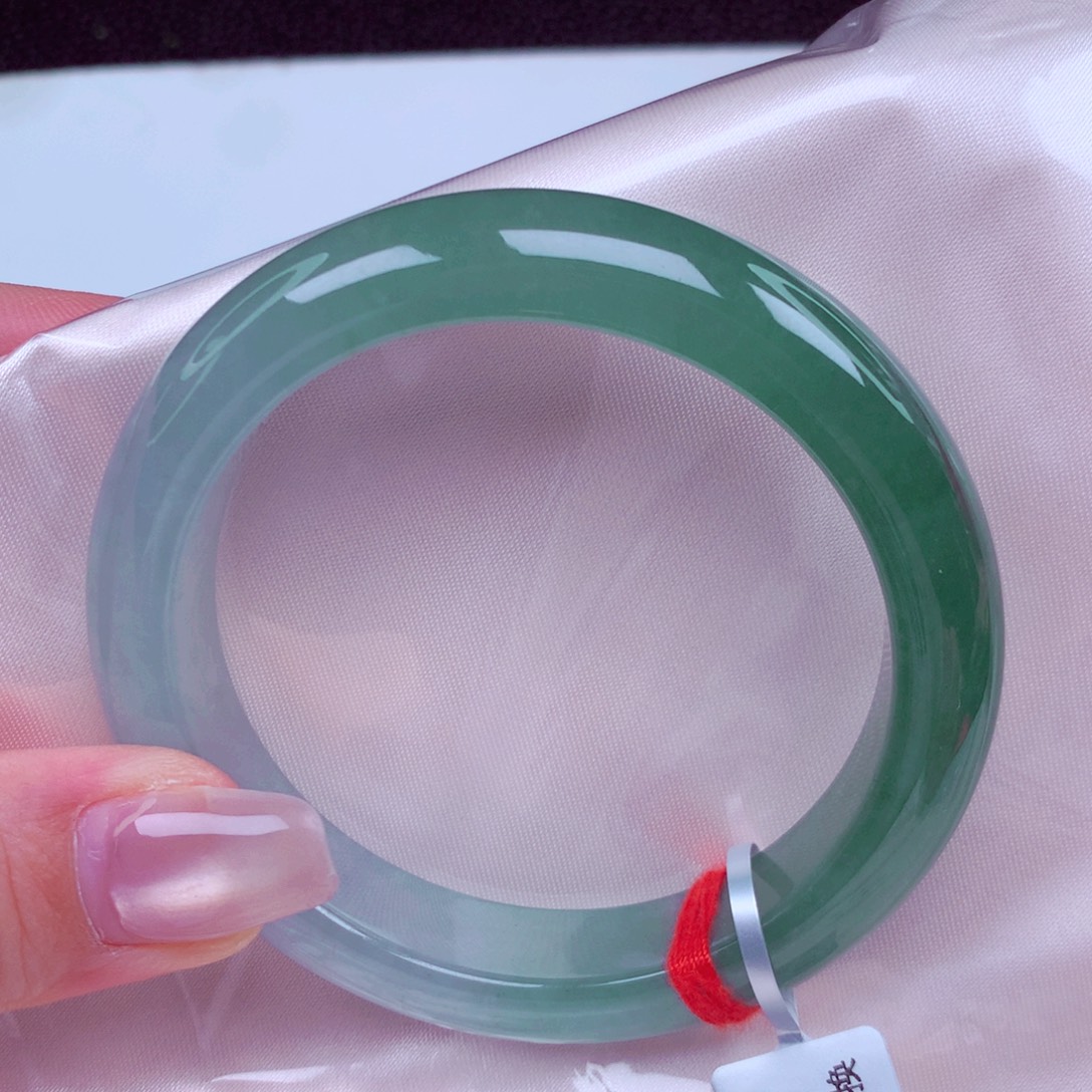 美***护翡翠未镶嵌手镯手镯