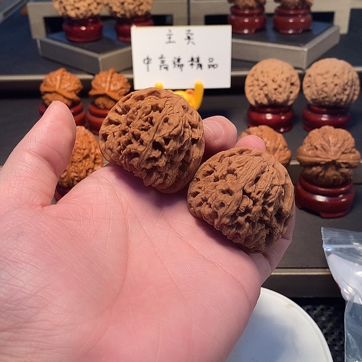 文玩核桃把件老树南疆