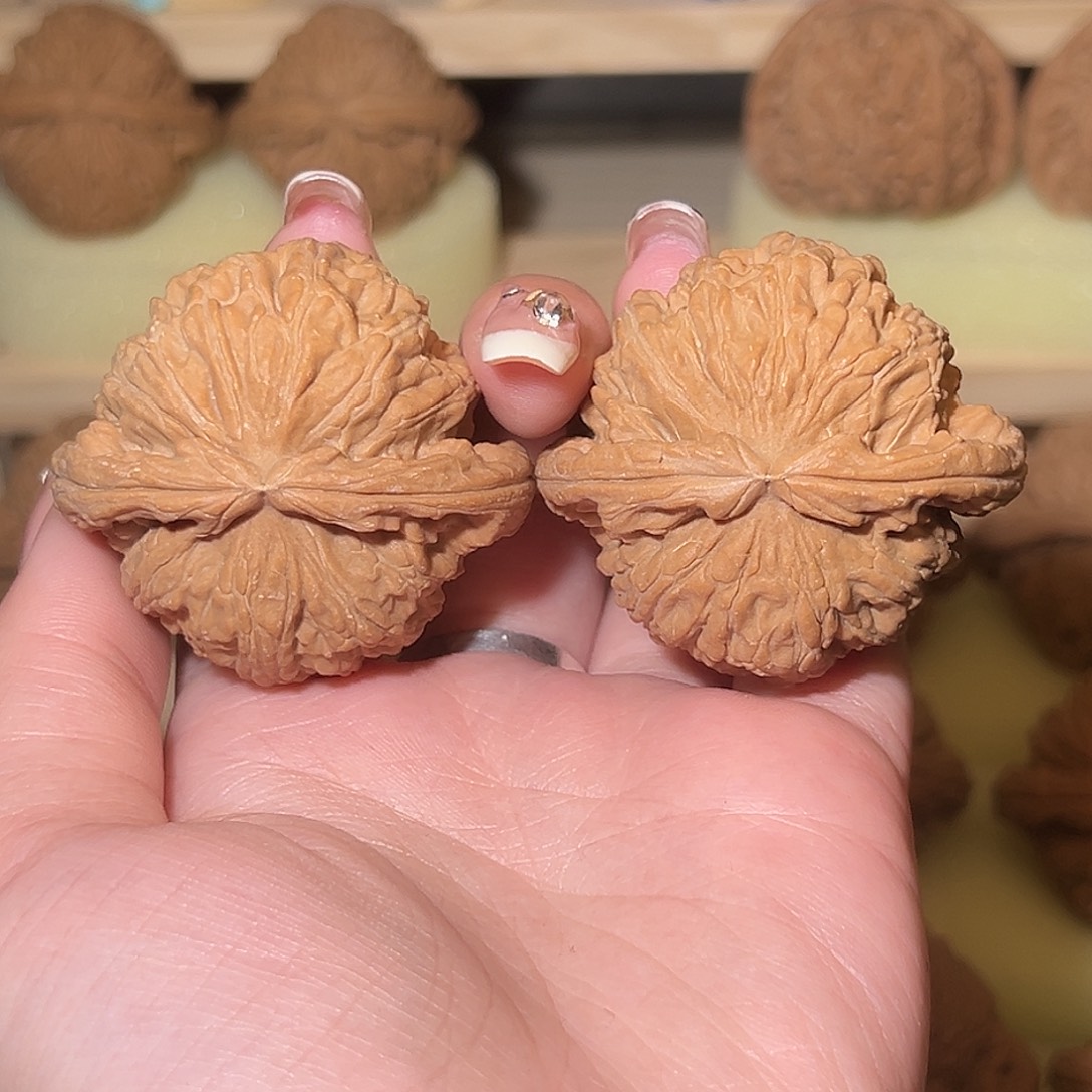 动***帅文玩核桃吊坠46闷白