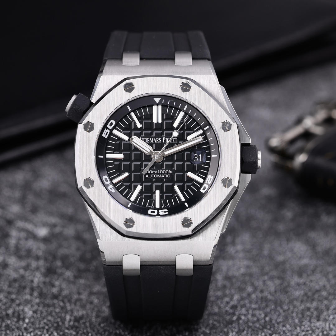 95新 Audemars Piguet/爱彼 15710ST 42mm 日期显示 2020年保卡