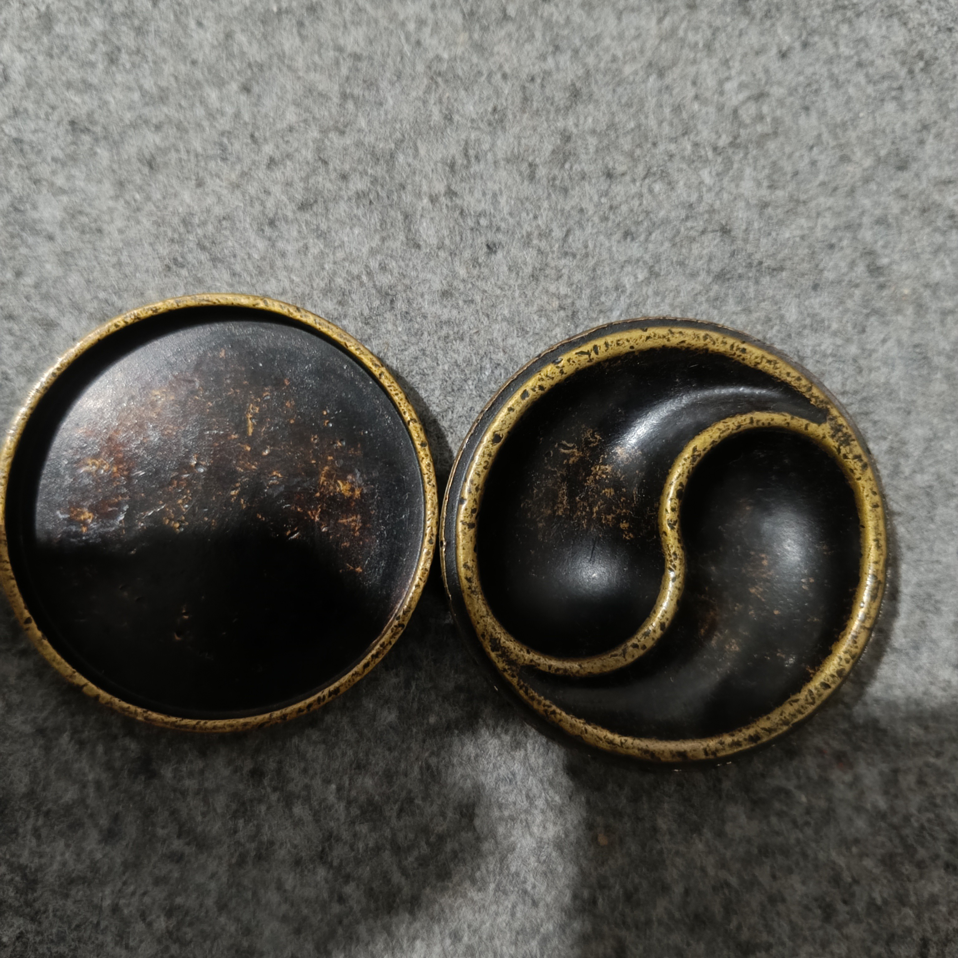 精美的铜摆件一件