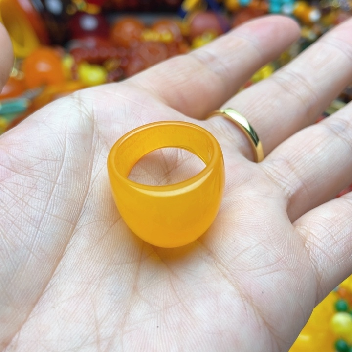 树脂制品16号黄色戒指