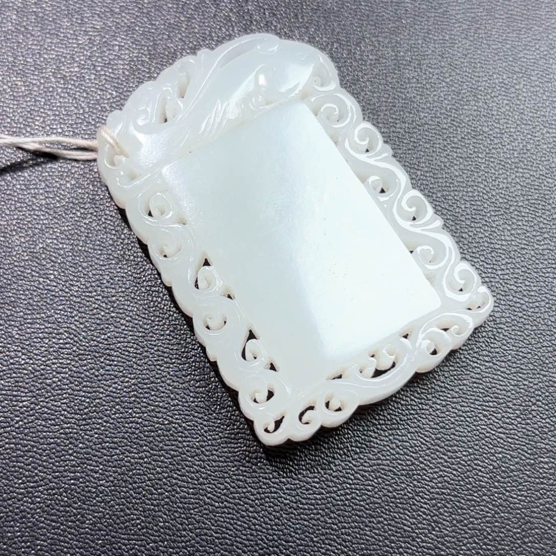 淡***然和田玉未镶嵌挂件