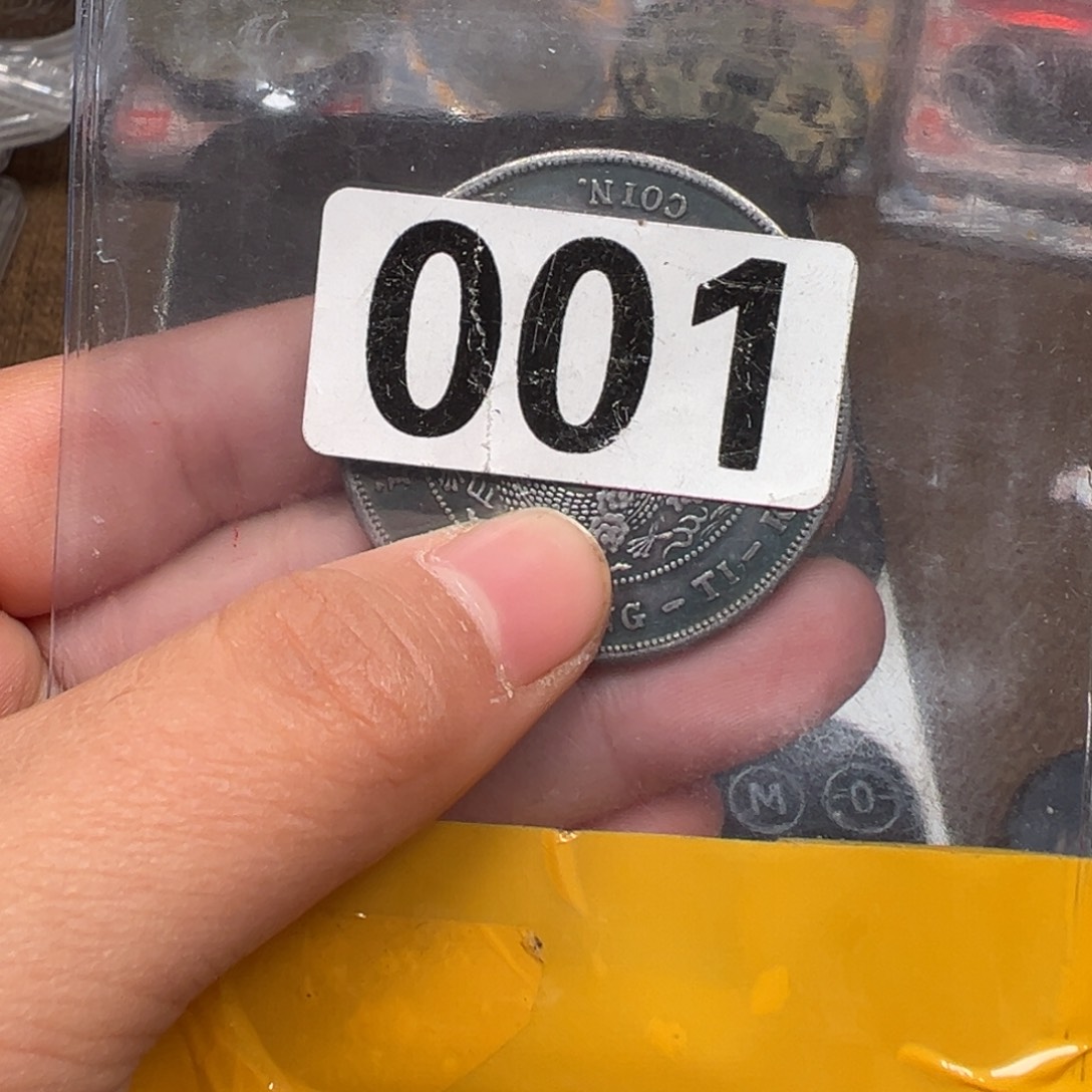 银圆等多处景台上悬挂各种