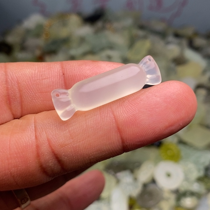 蛇纹石玉颈饰合金123