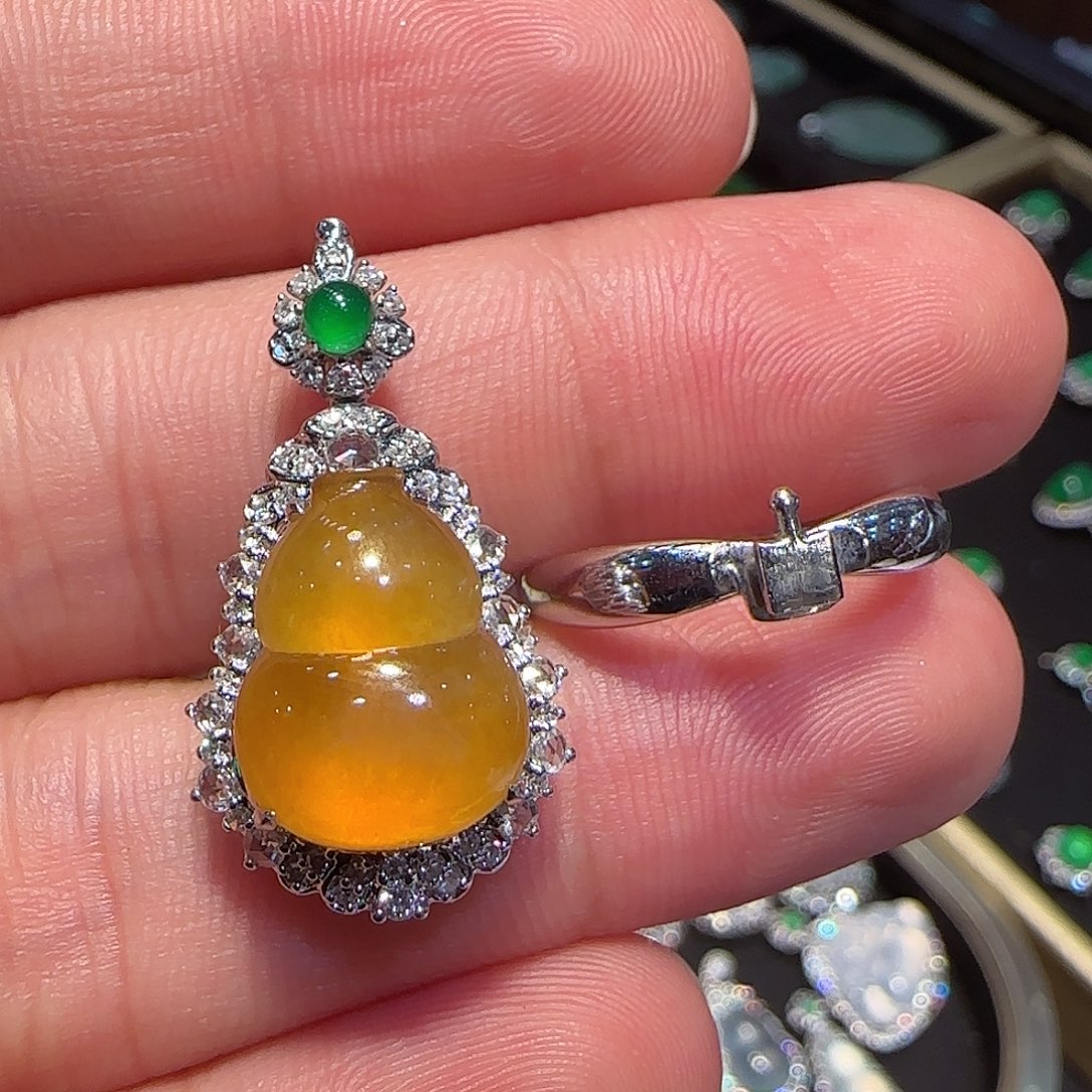 翡翠戒指18K金镶嵌戒指