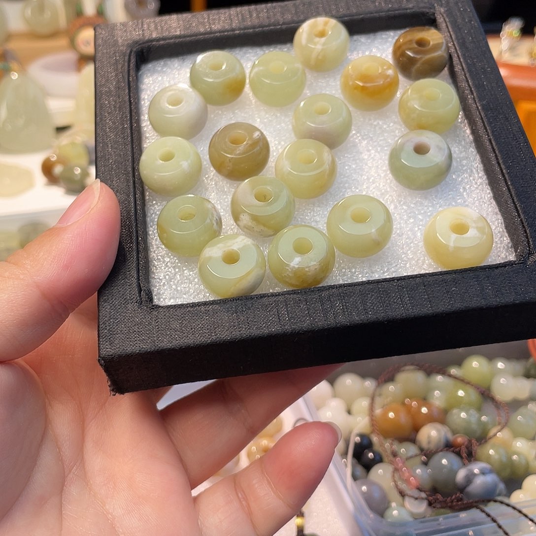 和田玉未镶嵌颈饰发1