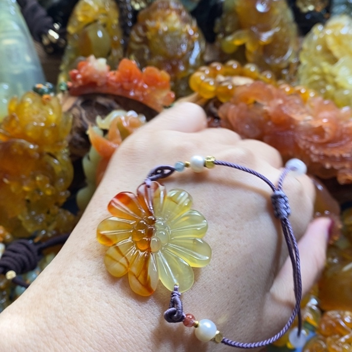 蛇纹石玉颈饰未镶嵌