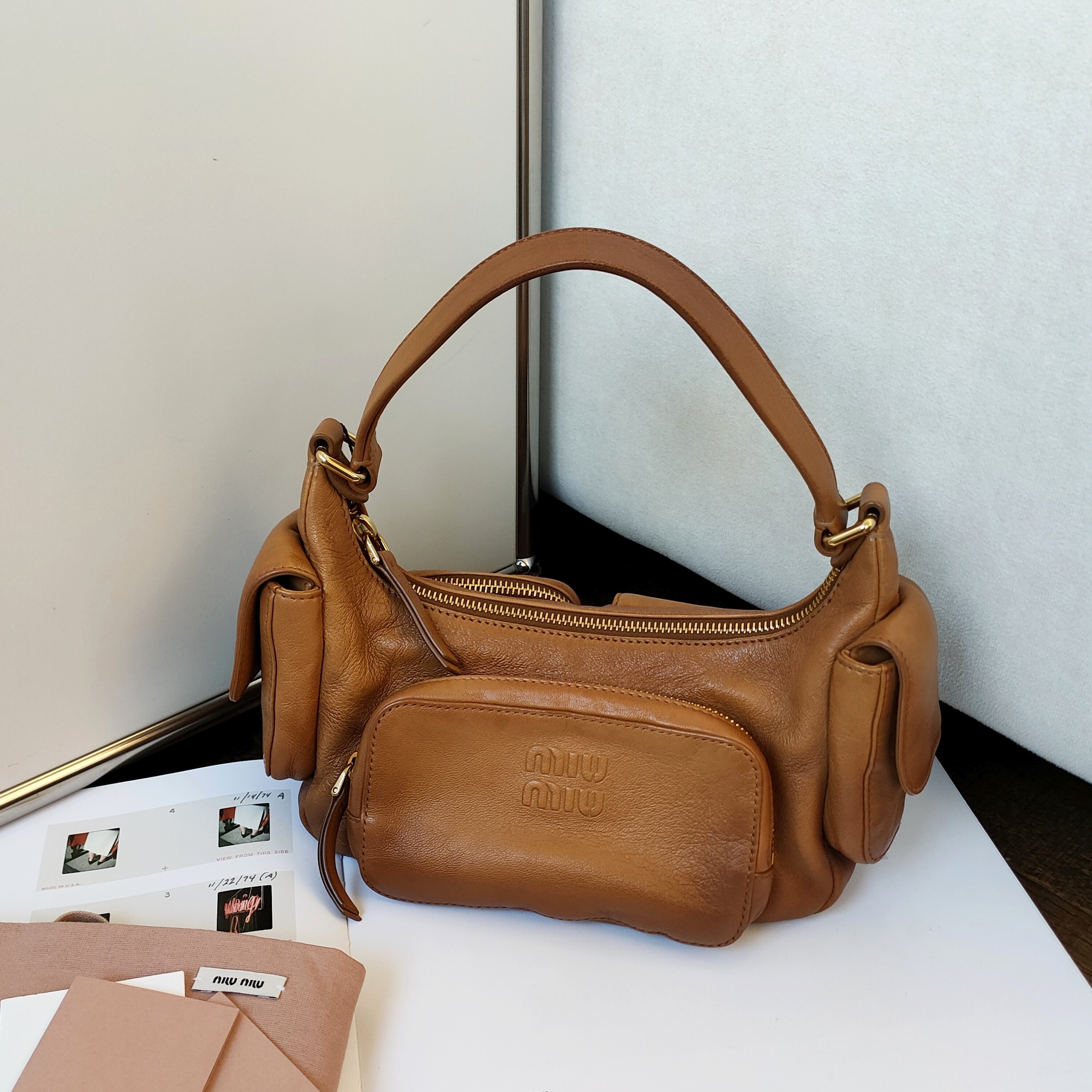 95新 MIU MIU/缪缪 Azul-蜂蜜色渐变做旧羊皮机车hobo手提包48982