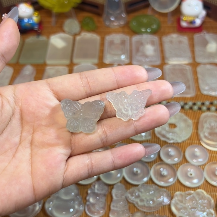 岫玉未镶嵌岫玉挂件蝴蝶任选其一