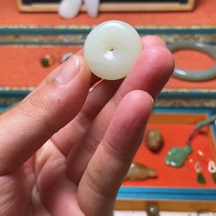 多***云和田玉未镶嵌颈饰