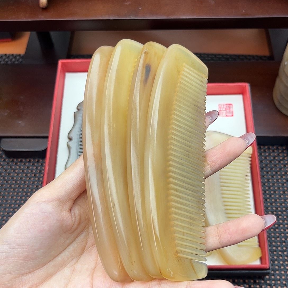 纯手工制作纯牛角梳子