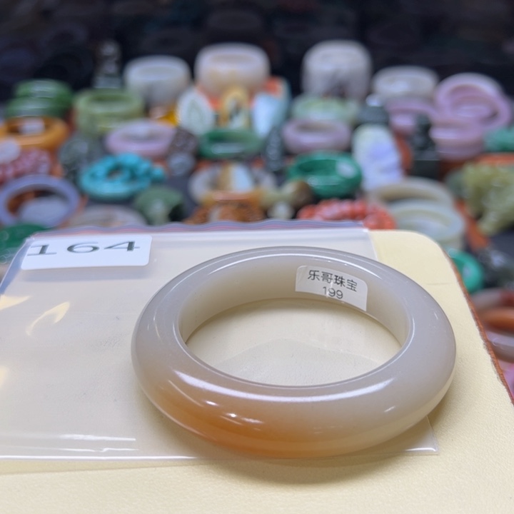 石英质玉手镯未镶嵌不****、164