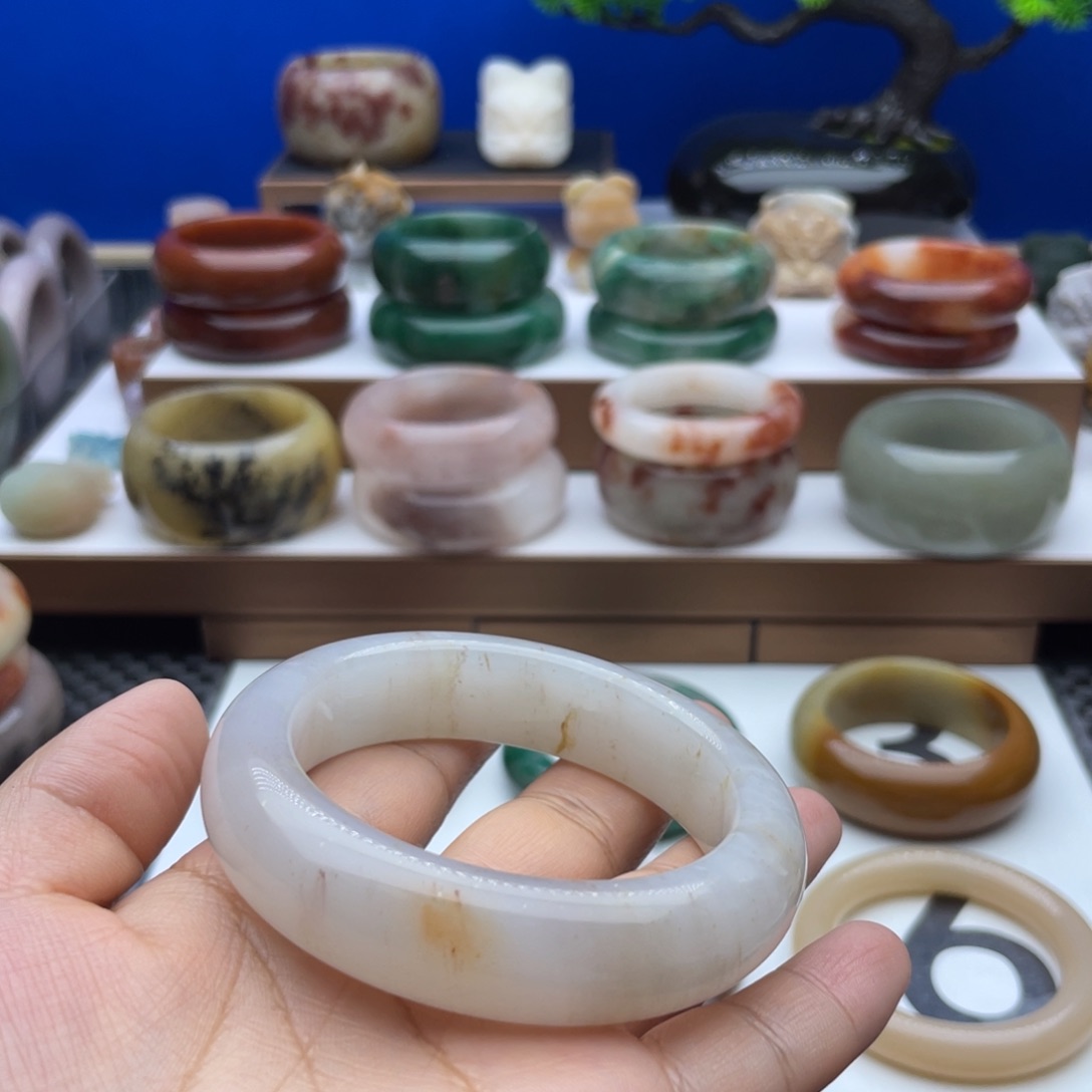 石英质玉手镯未镶嵌