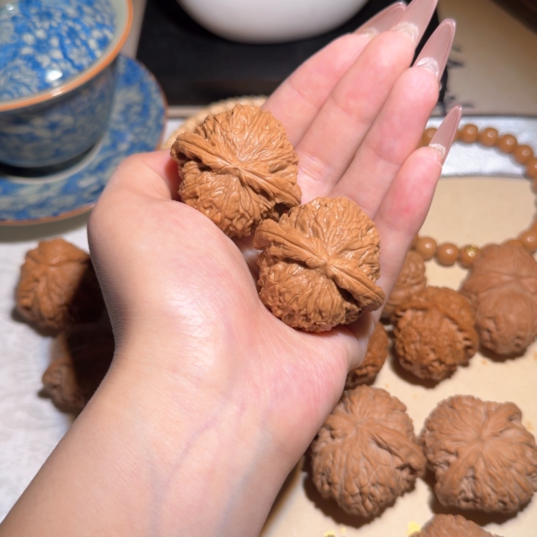 文玩核桃吊坠找****。41白狮子