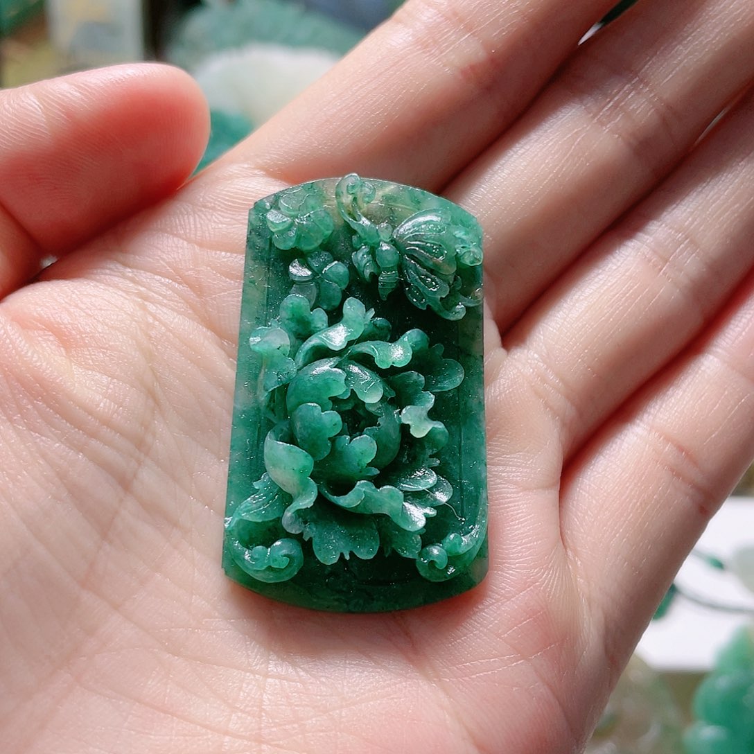 独山玉未镶嵌颈饰