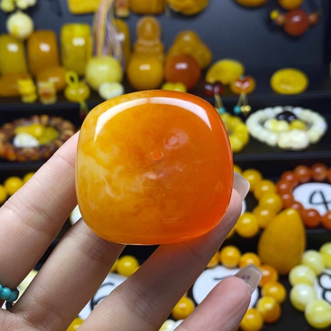 芮***梦蜜糖红方扣一个精品