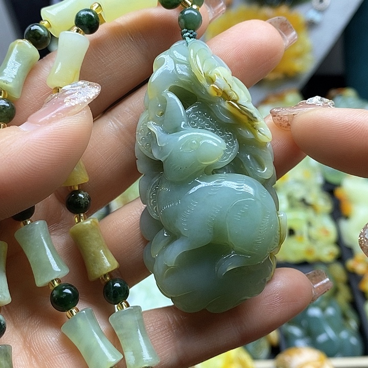 蛇纹石玉挂件未镶嵌