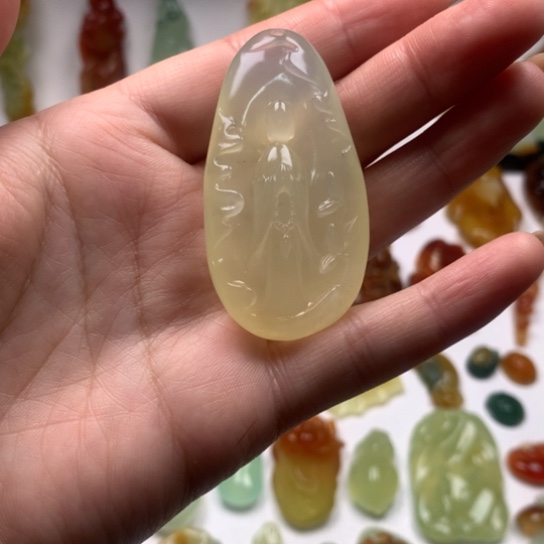 岫玉未镶嵌颈饰悟道