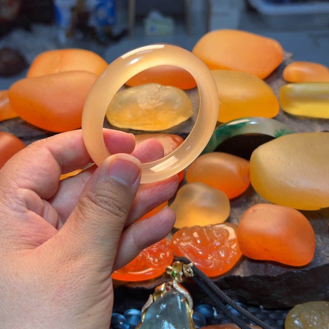 浅***浅未镶嵌手镯石英岩玉