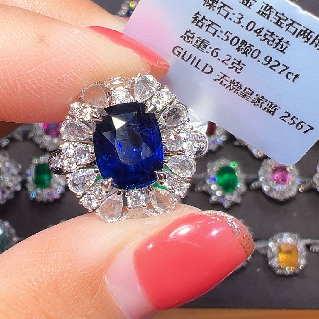 18K金镶嵌戒指蓝宝石