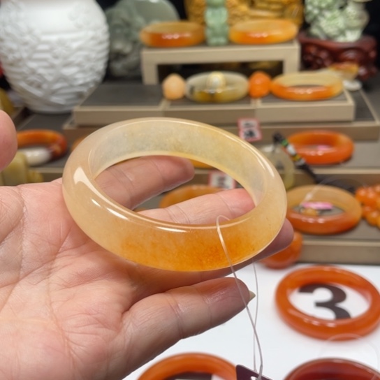 未镶嵌石英质玉（黄龙玉）手镯坦*.