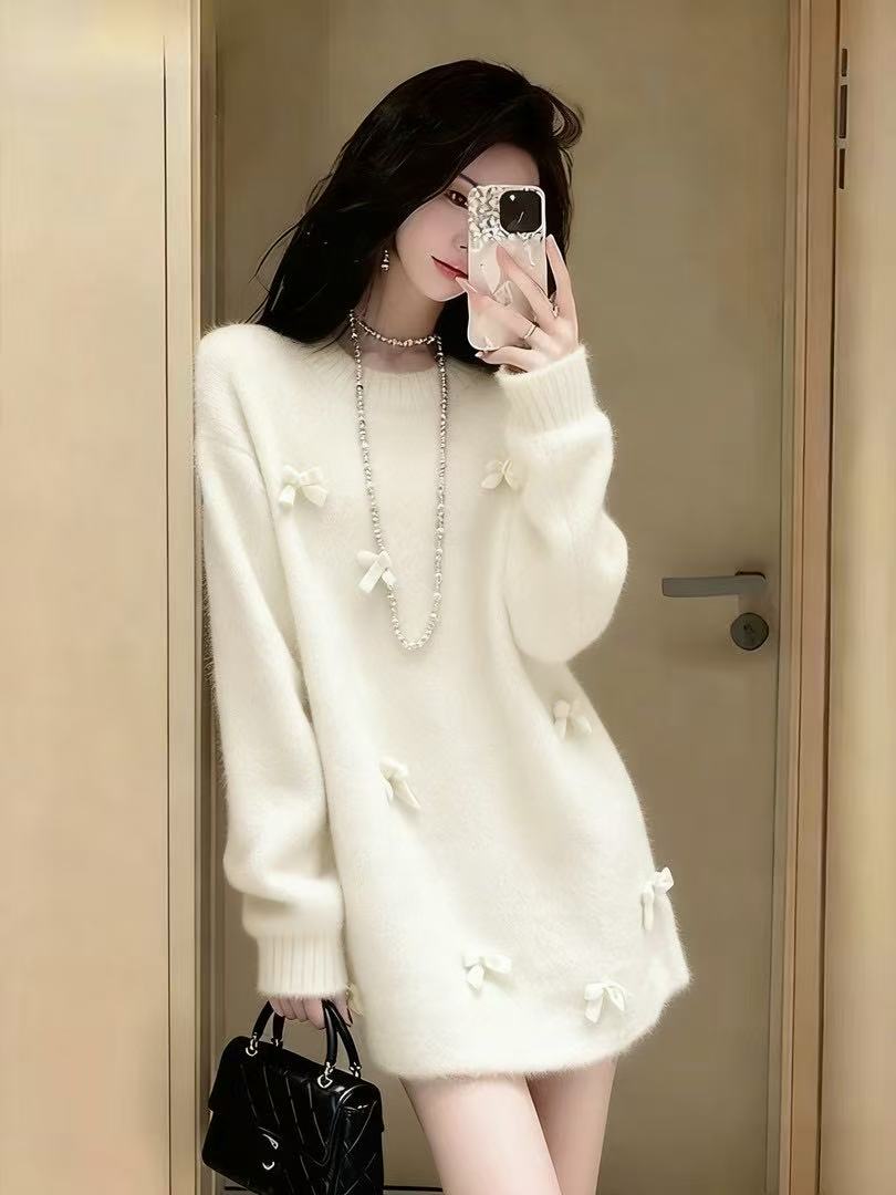 秋冬慵懒韩系百搭纯色立体花朵针织连衣裙女高级感宽松直筒毛衣裙