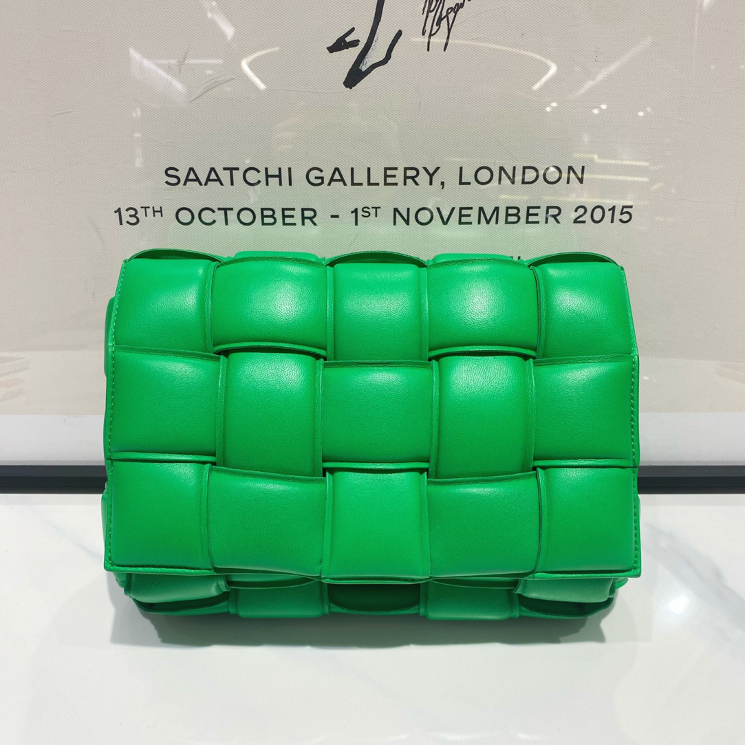 95新 BOTTEGA VENETA/葆蝶家 枕头包（16068）