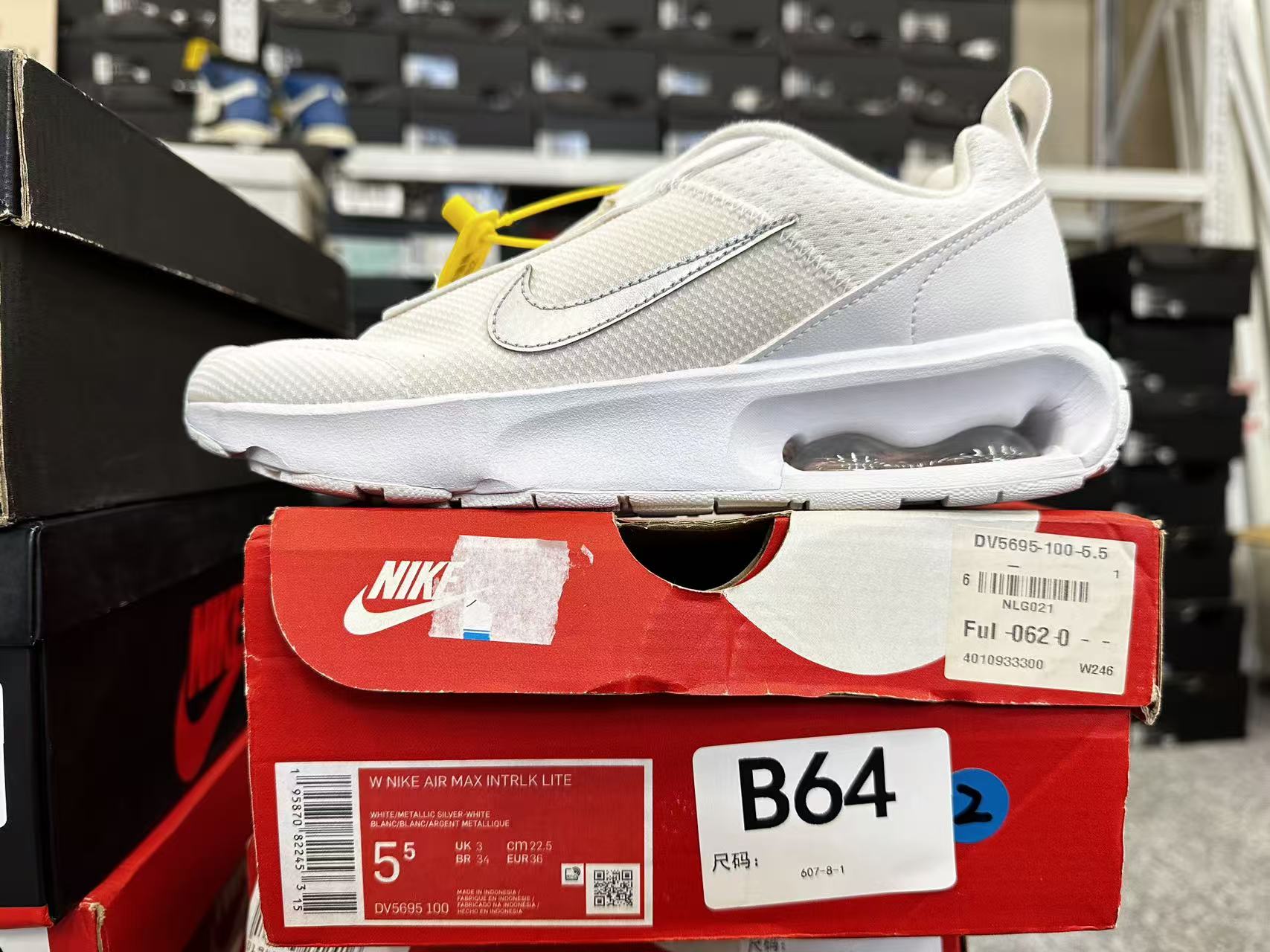Nike  MAX白  全新原盒 36码  11月21 bai  B64