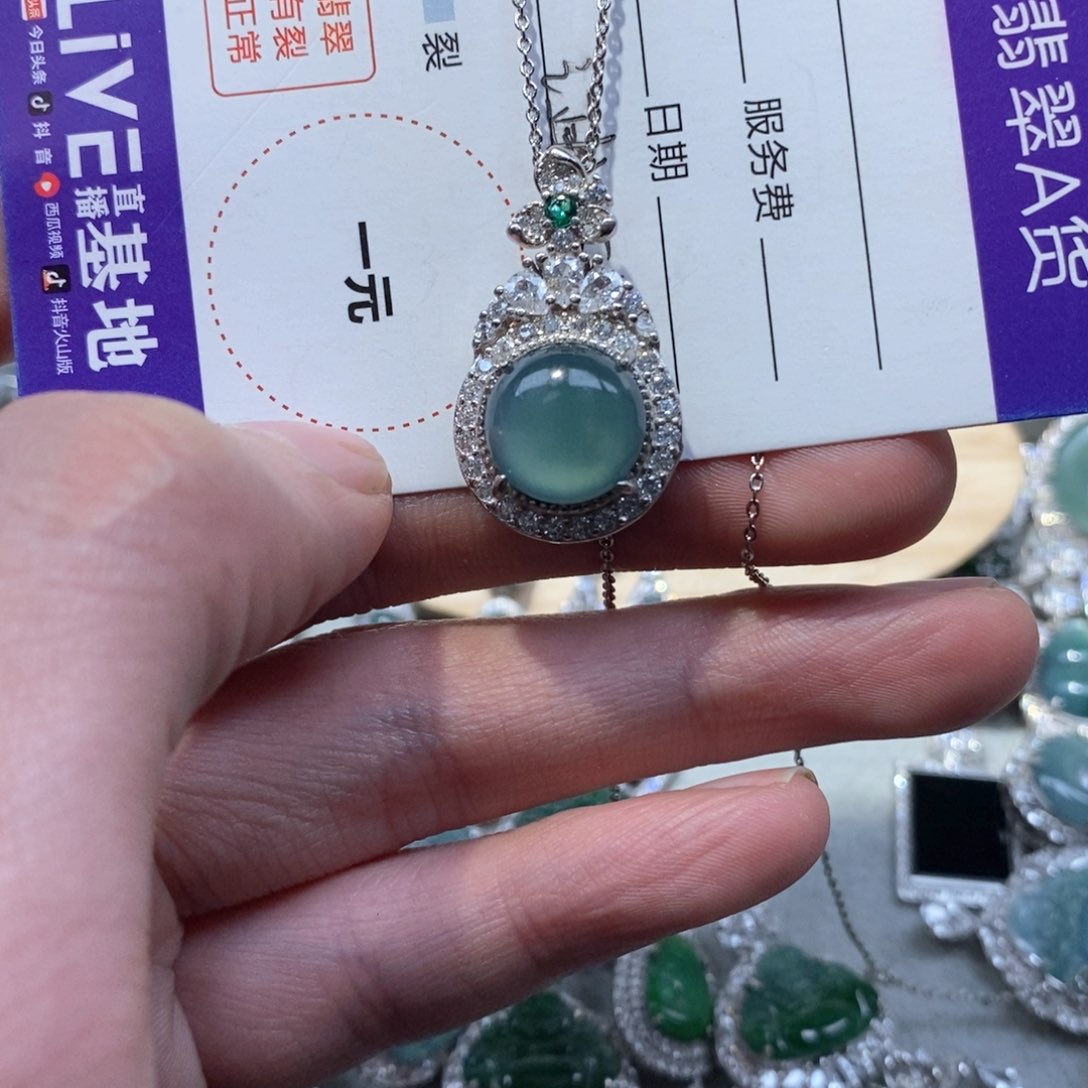 翡翠颈饰未镶嵌翡翠