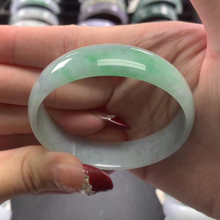 翡翠手镯未镶嵌公主
