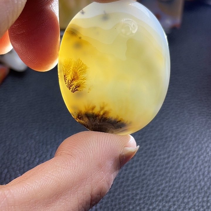 月****玛瑙/玉髓未镶嵌颈饰