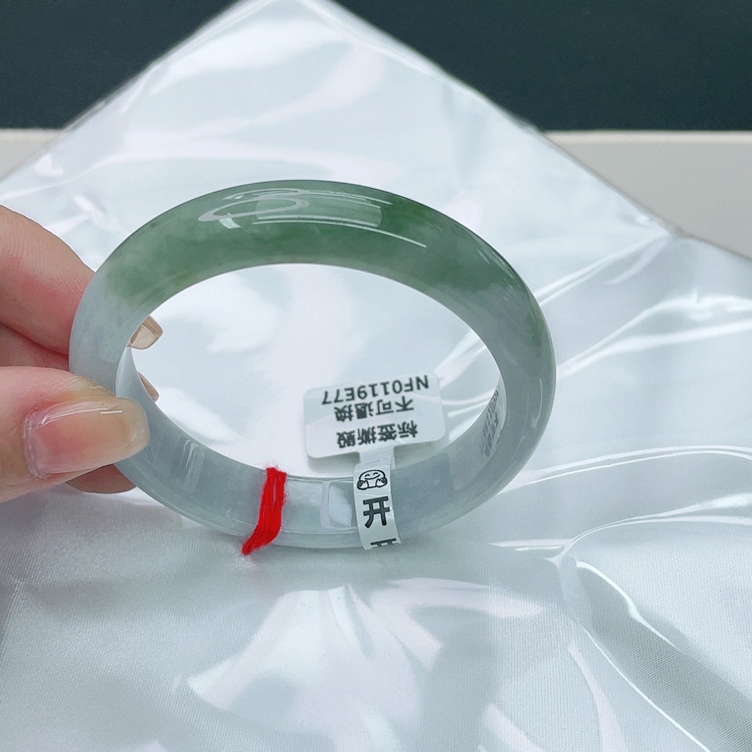 翡翠手镯未镶嵌正55