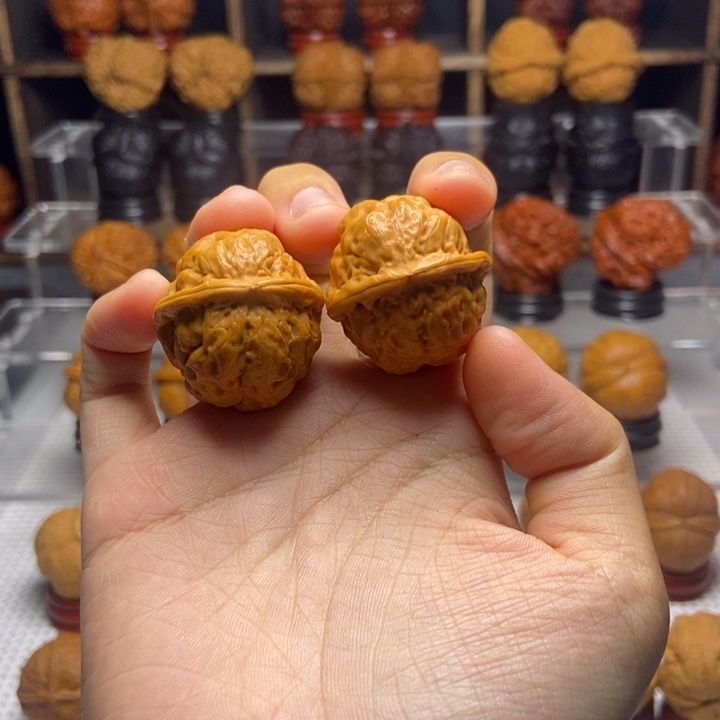 悟***空文玩核桃吊坠脑纹蛙1