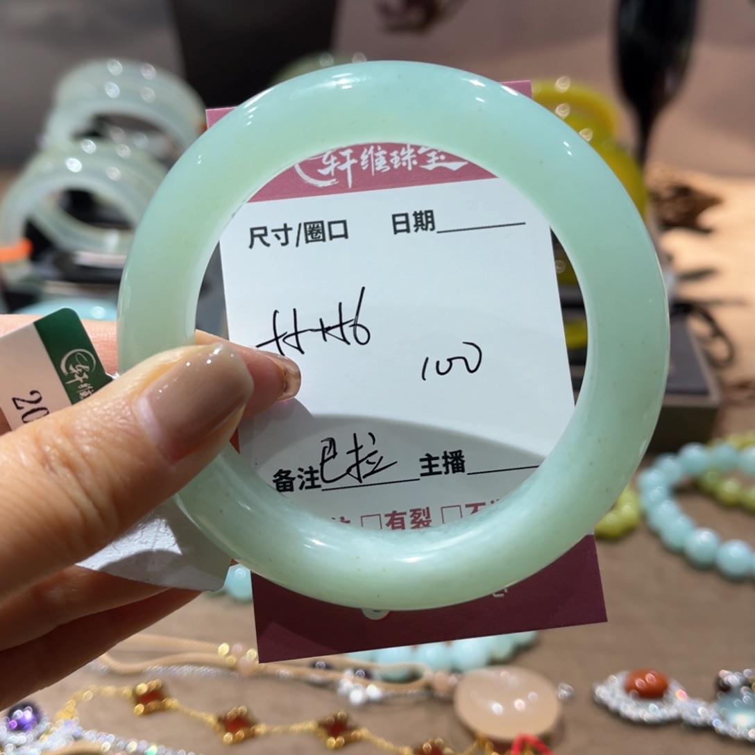 蛇纹石玉手镯未镶嵌巴***巴