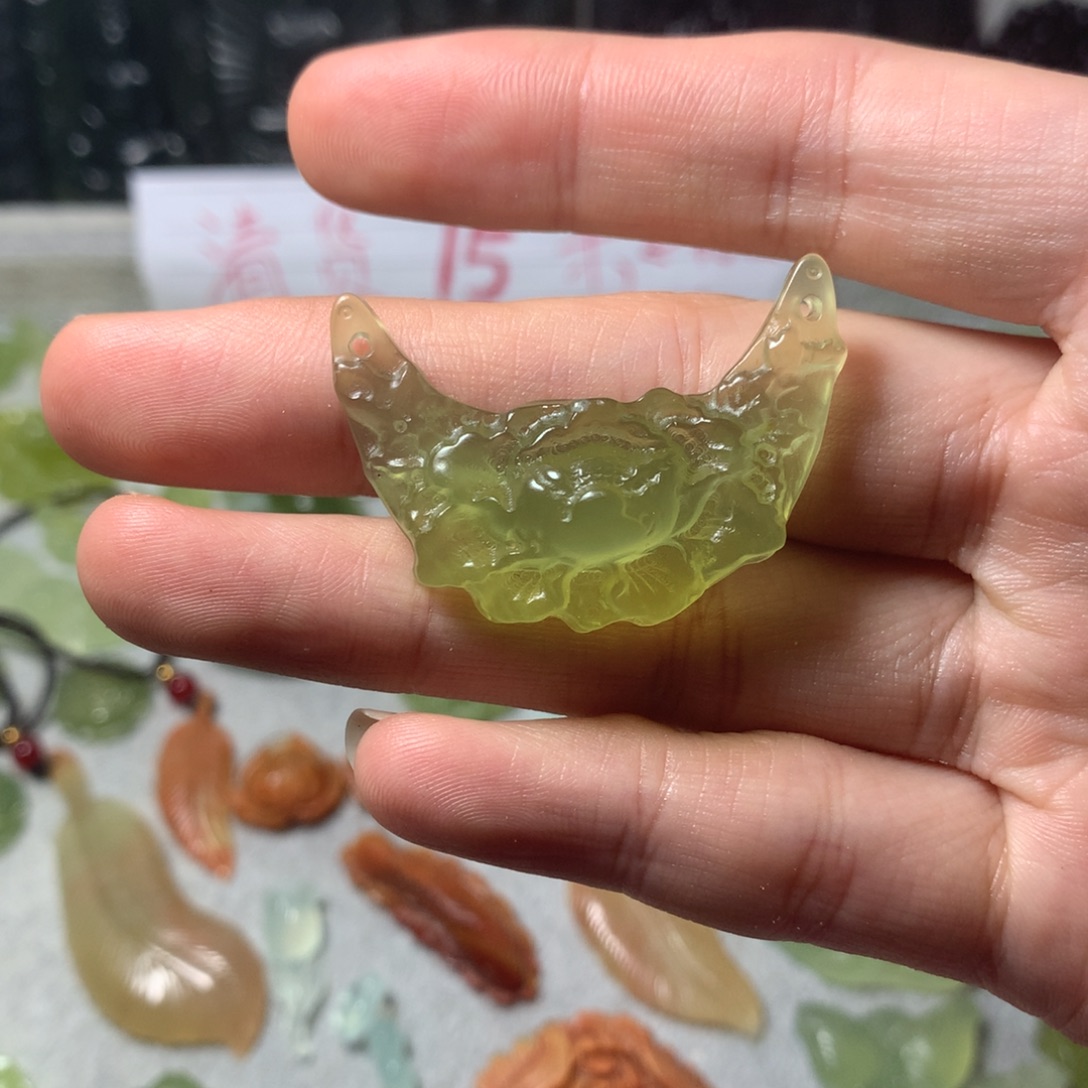 蛇纹石玉合金颈饰