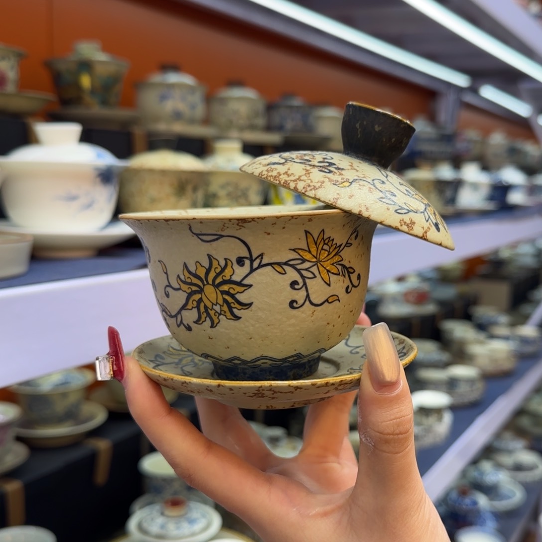 我在外面吃饭呢你在哪