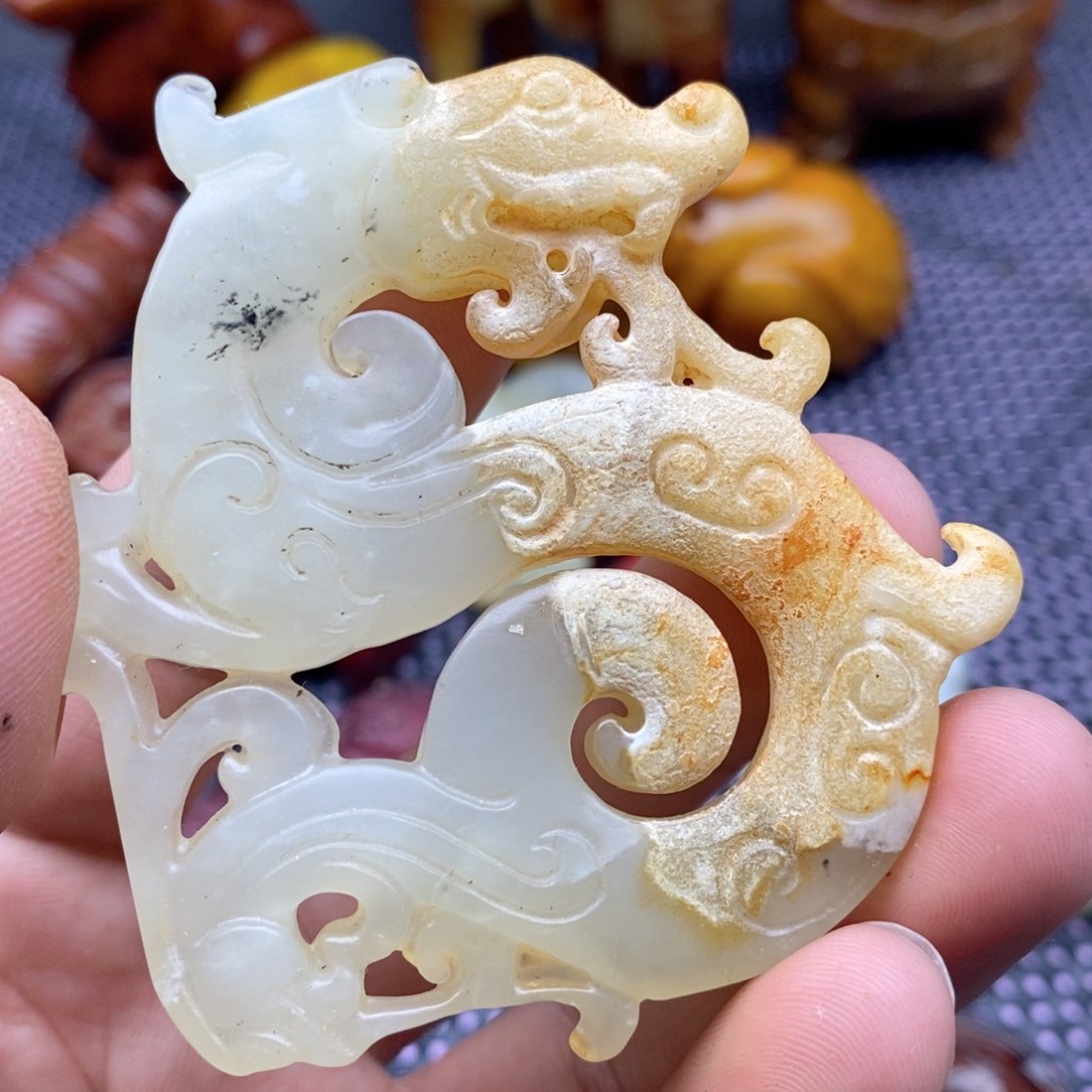 蛇纹石玉颈饰未镶嵌