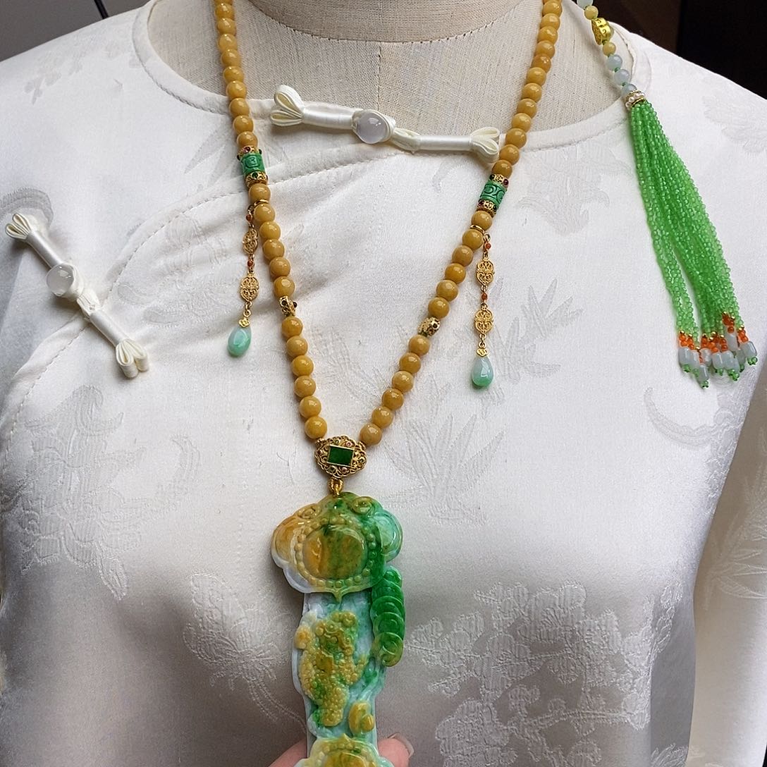 翡翠颈饰未镶嵌天然